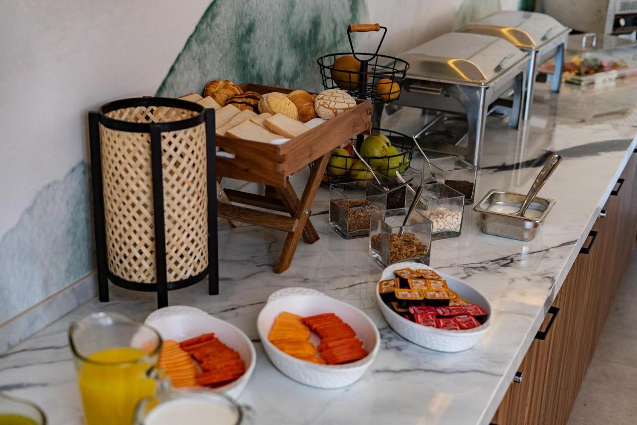 Fulton Business Luxury Hotel Гуадалахара Екстериор снимка