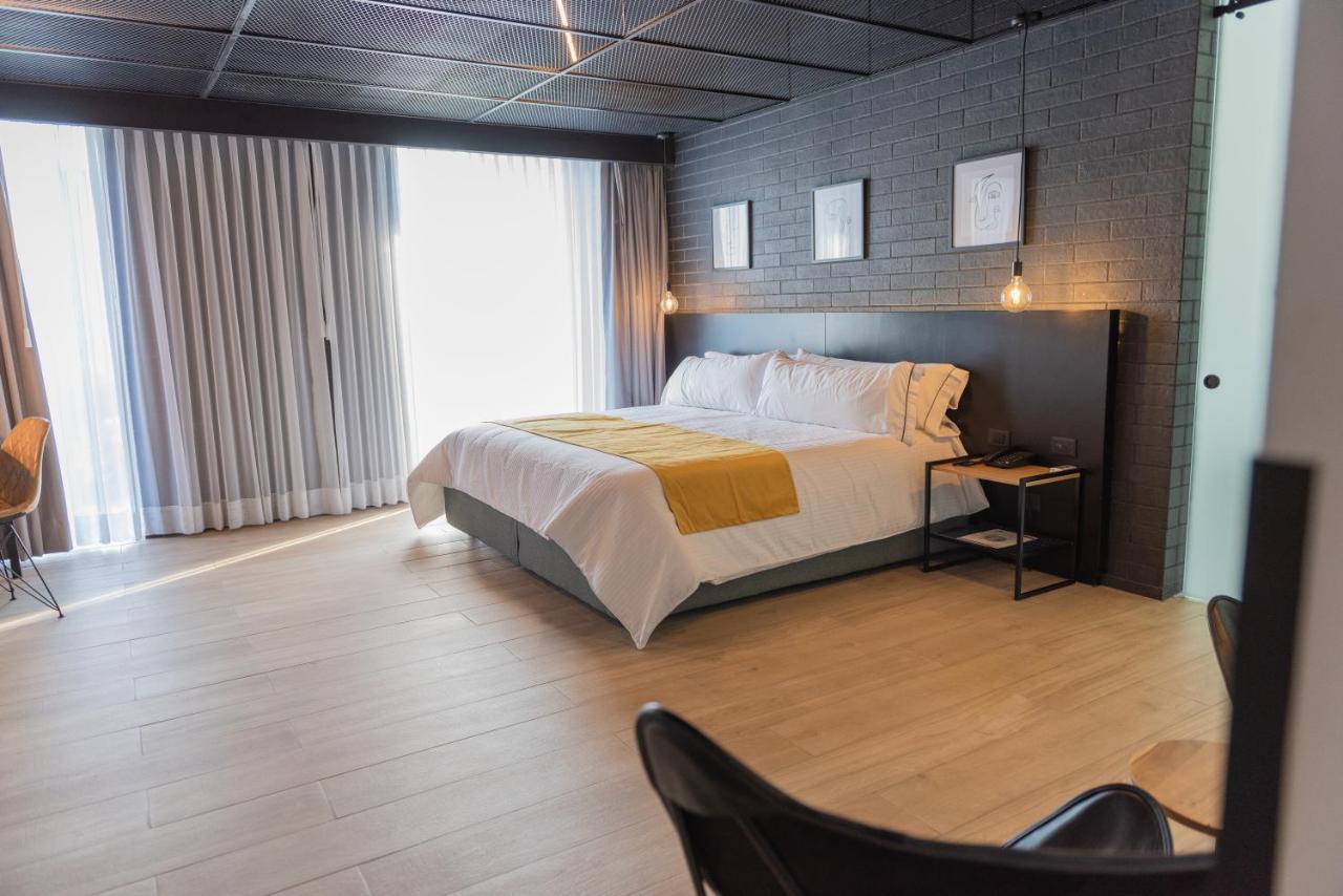Fulton Business Luxury Hotel Гуадалахара Екстериор снимка